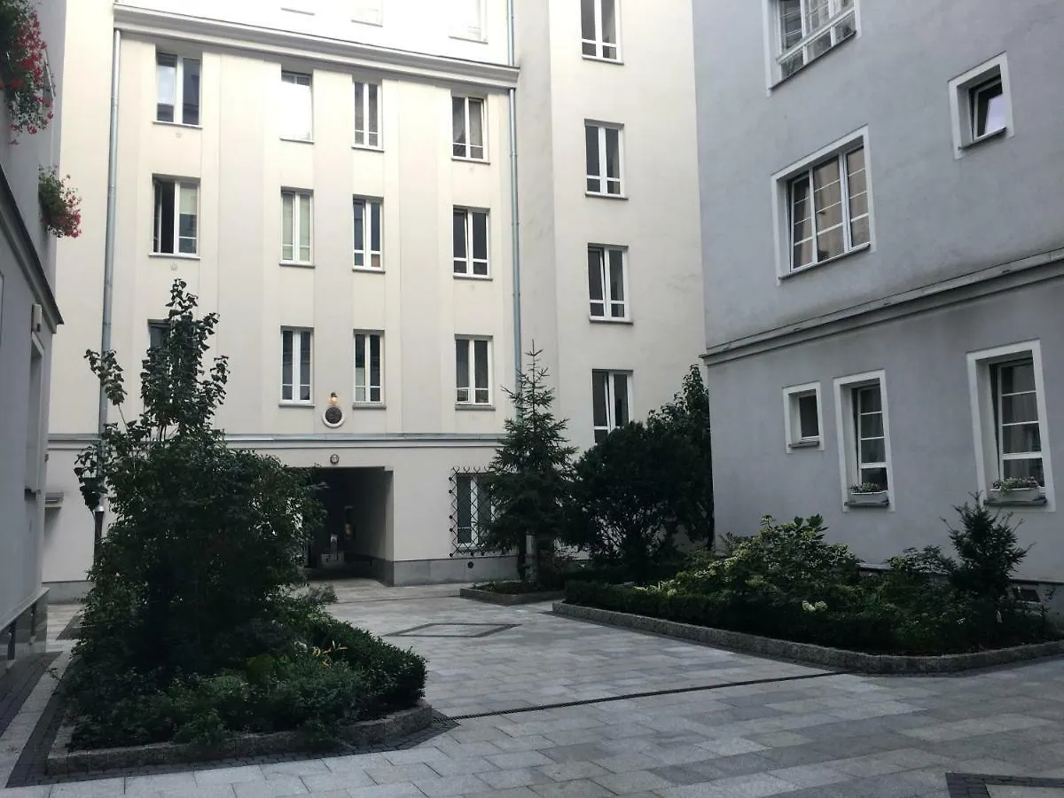 Beautiful Apartment In The Heart Of Warsaw, Poznanska Polen